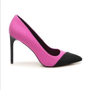 Jessica Simpson pumps